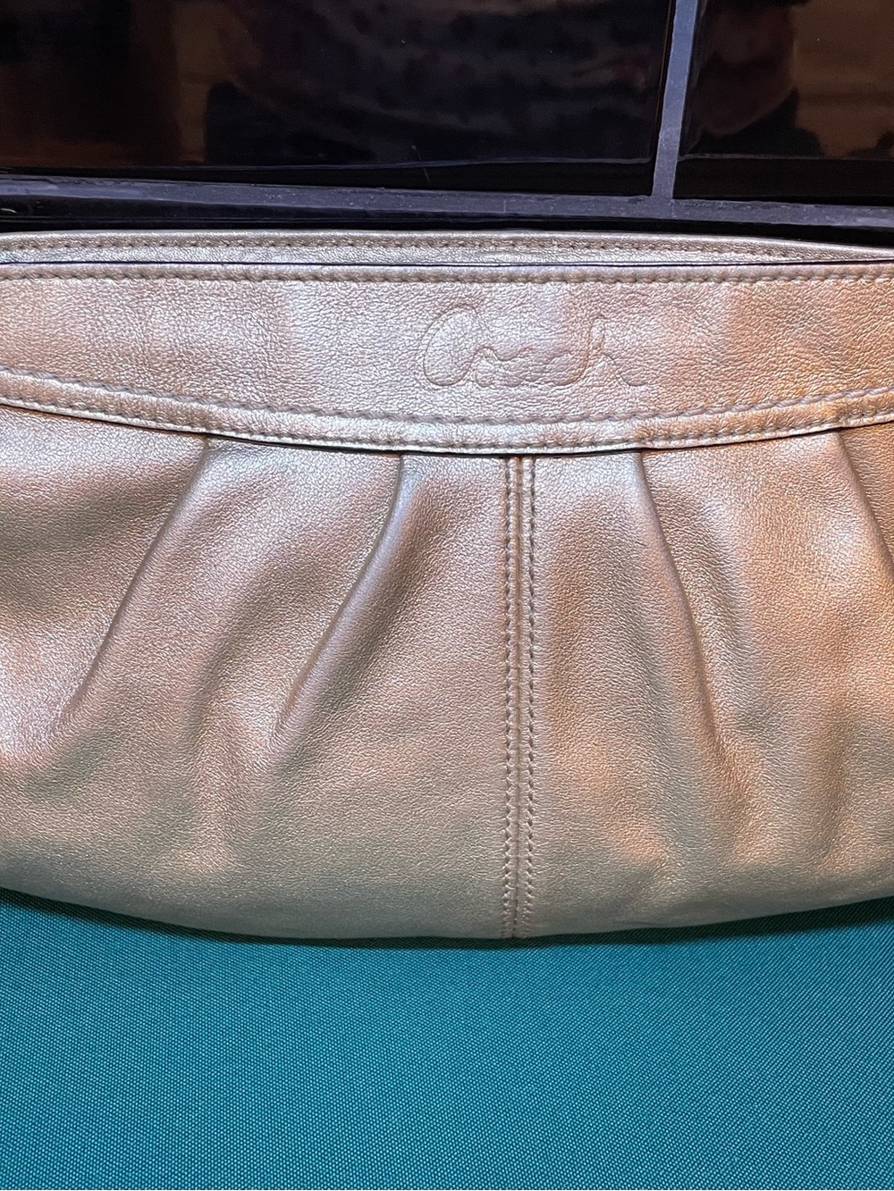 Beautiful vintage COACH gold leather metallic clutch with detachable strap